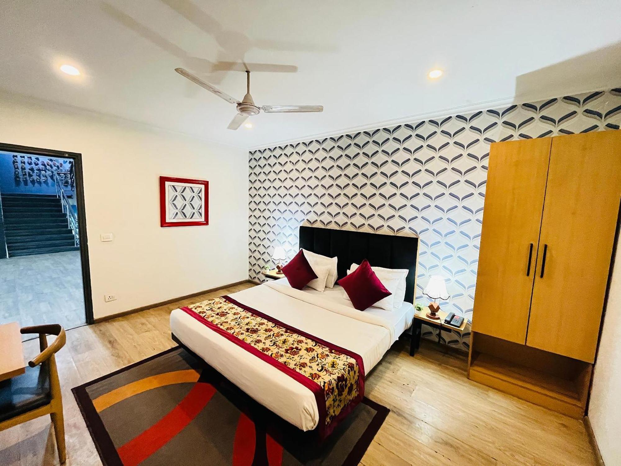 Qotel Hotel Chhatarpur - Oppsite Tivoli Garden Nova Deli Exterior foto