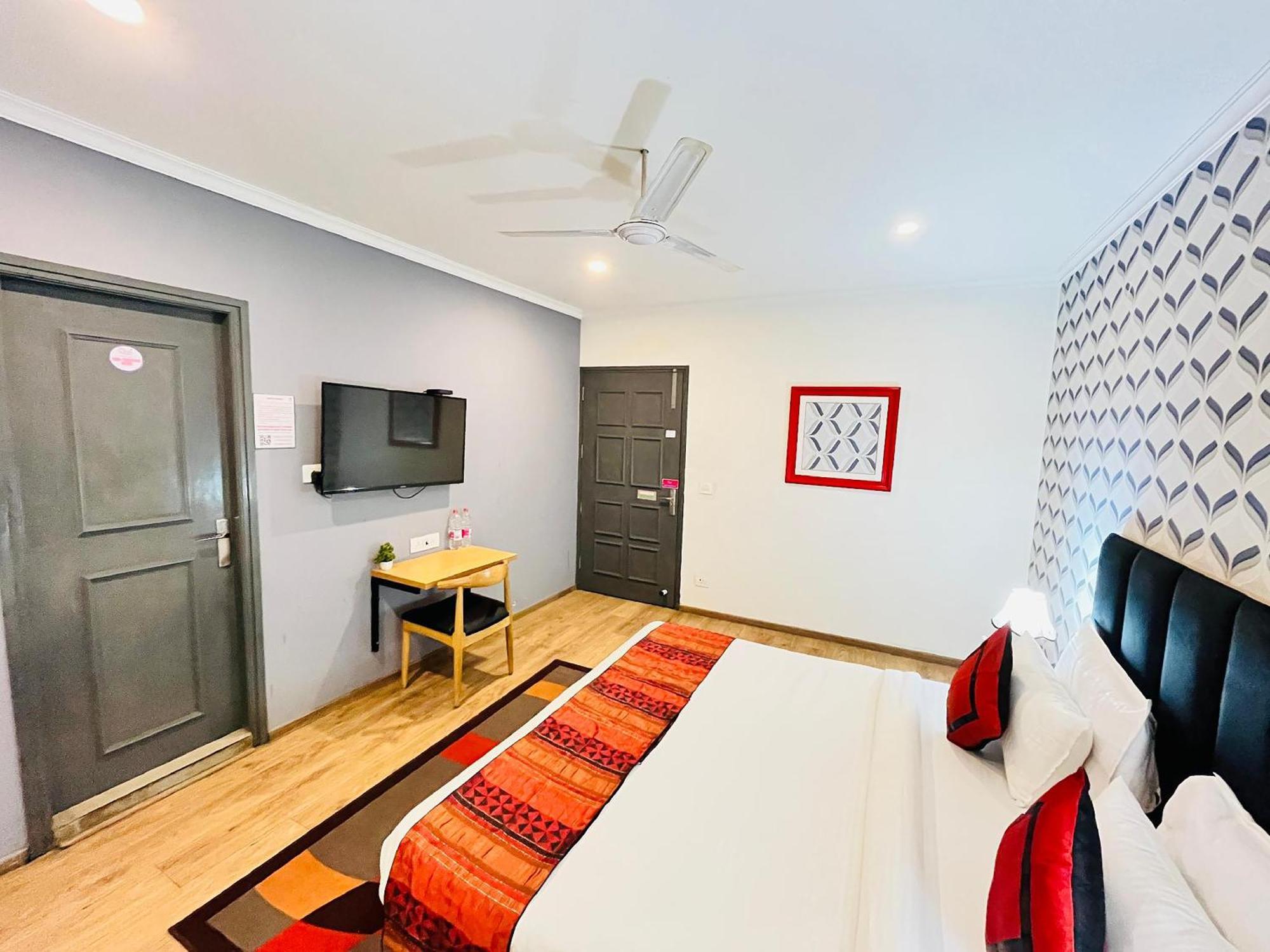 Qotel Hotel Chhatarpur - Oppsite Tivoli Garden Nova Deli Exterior foto