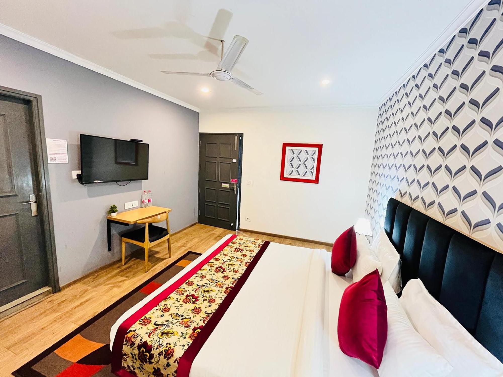Qotel Hotel Chhatarpur - Oppsite Tivoli Garden Nova Deli Exterior foto