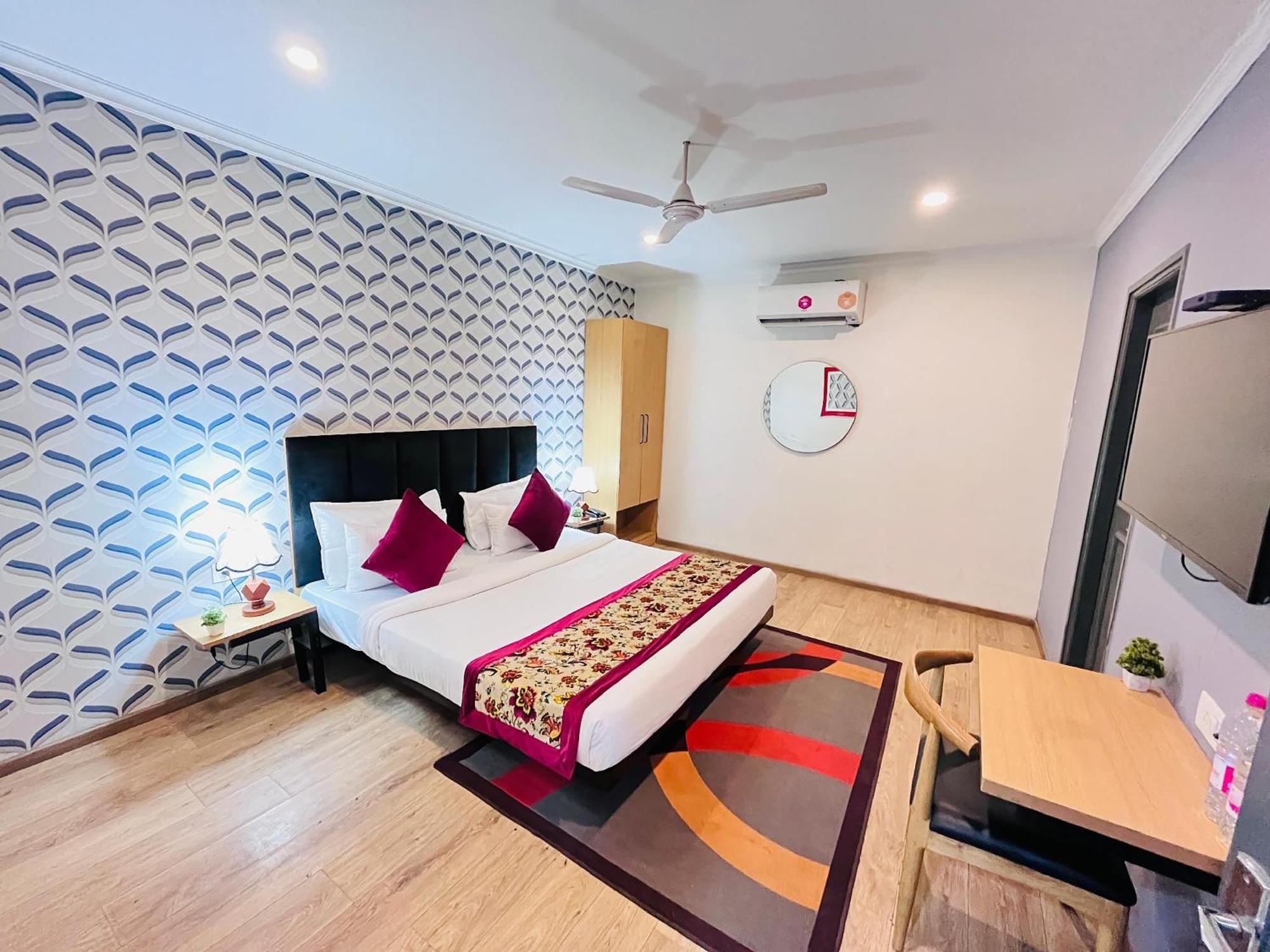 Qotel Hotel Chhatarpur - Oppsite Tivoli Garden Nova Deli Exterior foto